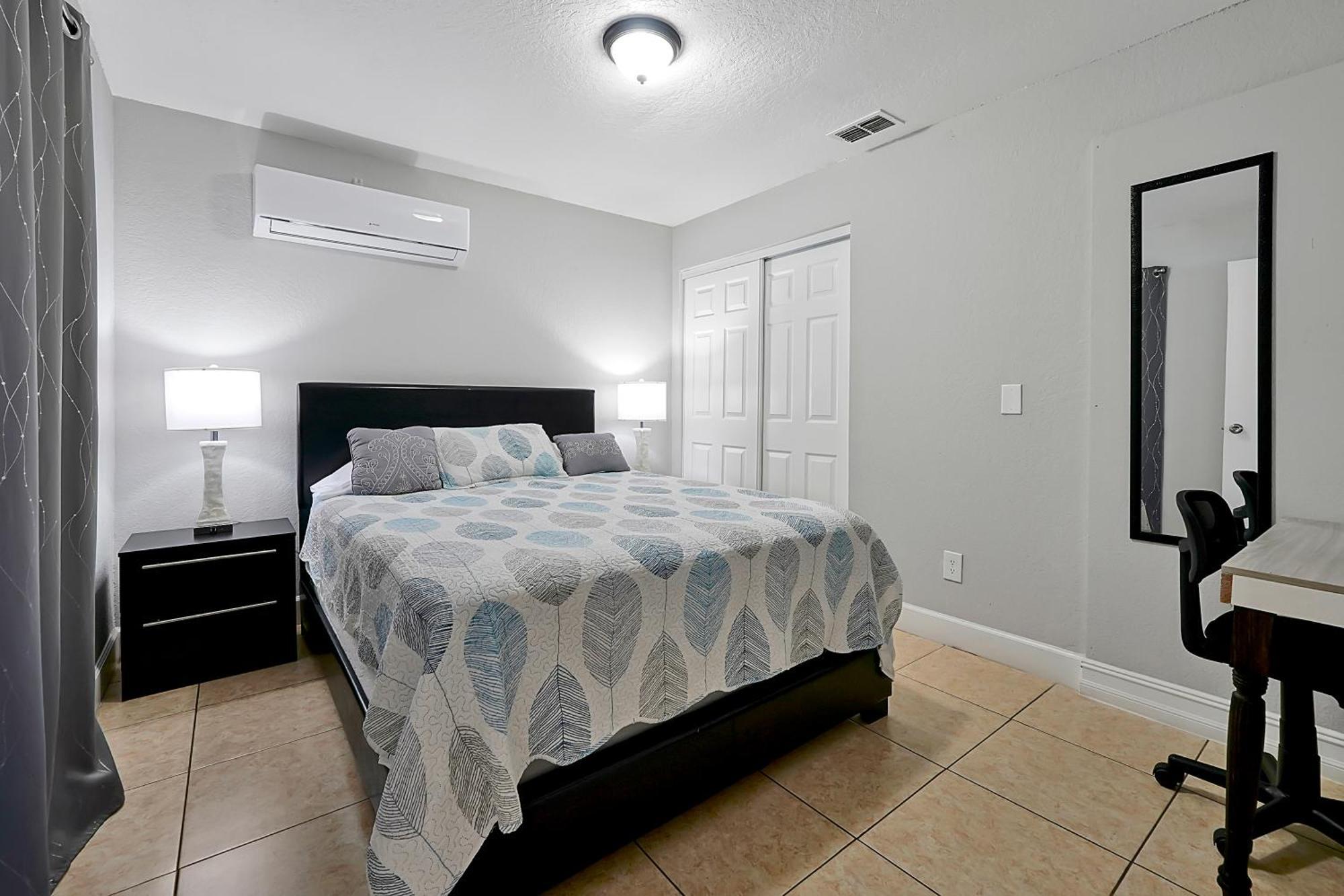 Comfortable Private Room In Tampa: The Wanderlust Extérieur photo